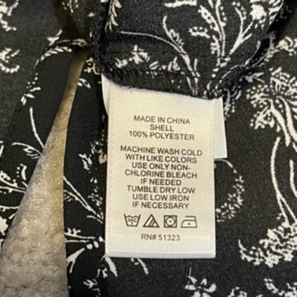CeCe Black and White Floral Blouse with Runched Sleeves Size M - Picture 8 of 9
